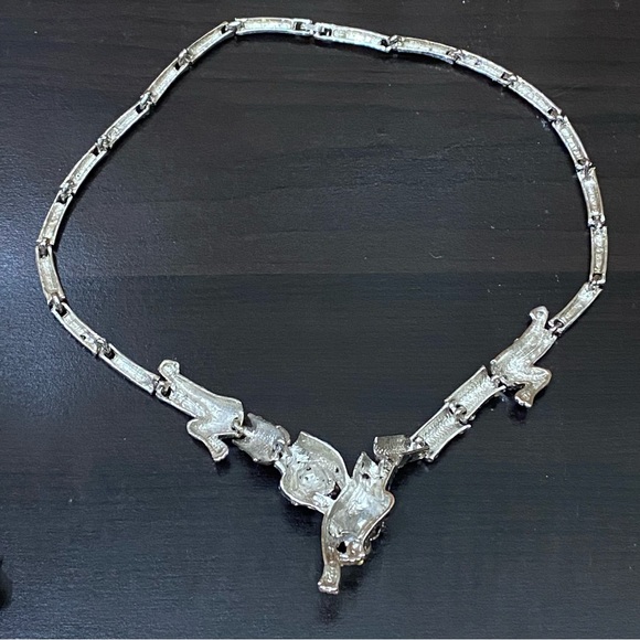 Unsigned Silver-tone Double Panther Leopard Articulated Necklace Earrings Set - Picture 5 of 16